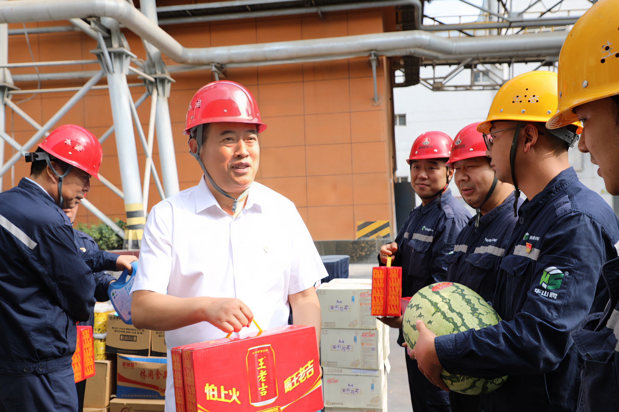 送清涼 聚合力 促發(fā)展——公司領(lǐng)導(dǎo)開(kāi)展“送清涼”慰問(wèn)并調(diào)研