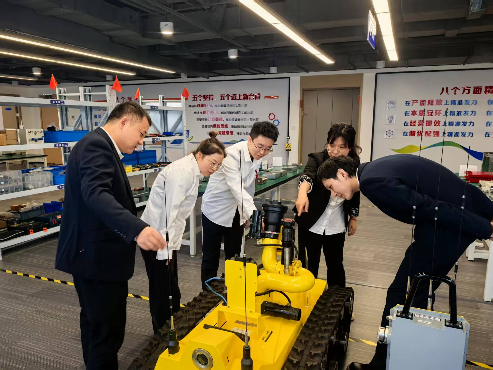 搶占科技制高點 智引青年“馬力足”——智引公司“煤海衛(wèi)士”技術應用攻關青年突擊隊攻堅紀實