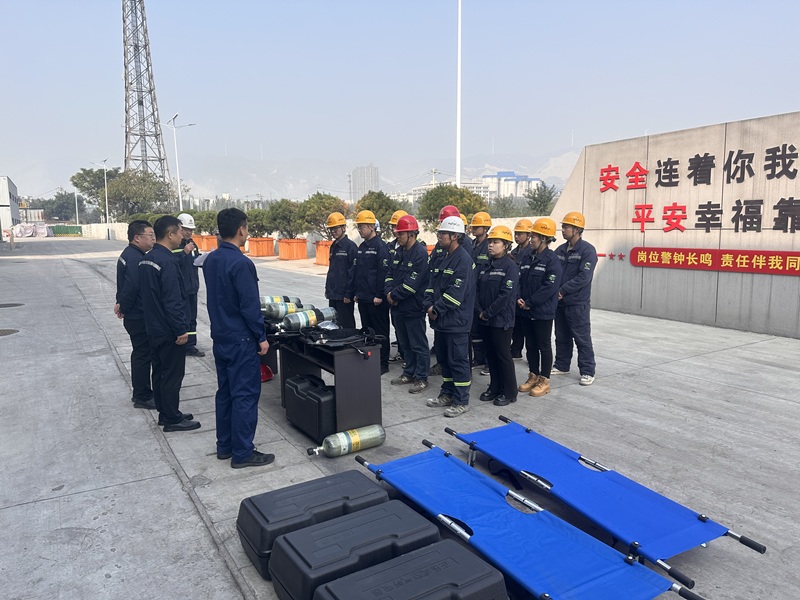 龍門綠碳公司、韓城昇隆公司聯(lián)合開展正壓式空氣呼吸器使用培訓(xùn)及實(shí)操演練